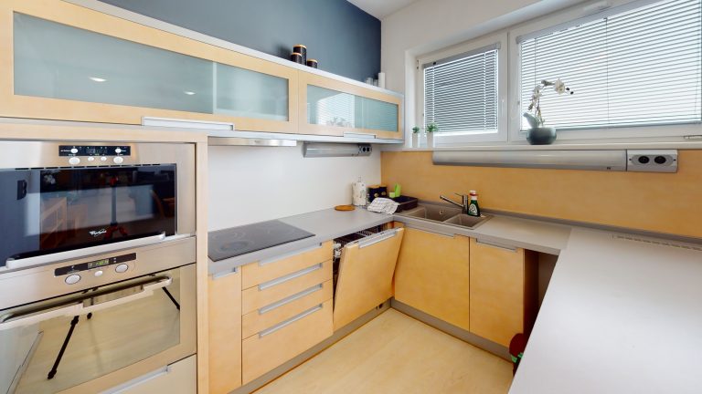 Byt-Dolne-Basty-Kitchen(1)